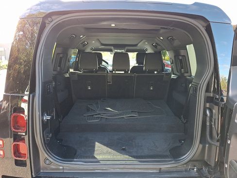 Used 2023 Land Rover Defender 130 X-Dynamic SE image 28