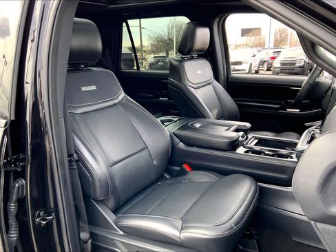 Certified 2025 Ford Expedition Platinum w/ Stealth Appearance Package image 9