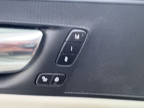 Used 2022 Volvo XC60 B5 Momentum image 28