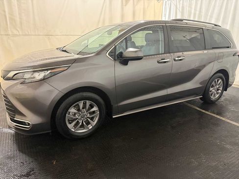 Certified 2023 Toyota Sienna XLE image 2