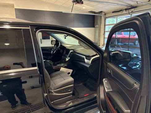 Used 2017 GMC Yukon SLE w/ SLE Value Package AWD/4WD image 12