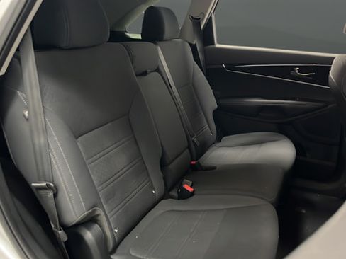 Used 2019 Kia Sorento S AWD/4WD image 23