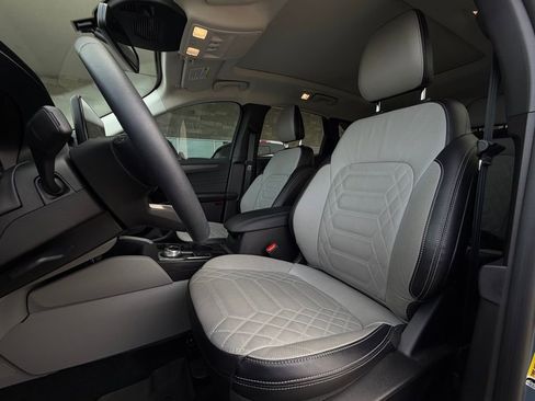 Used 2023 Ford Escape SE w/ PHEV Premium Package image 6