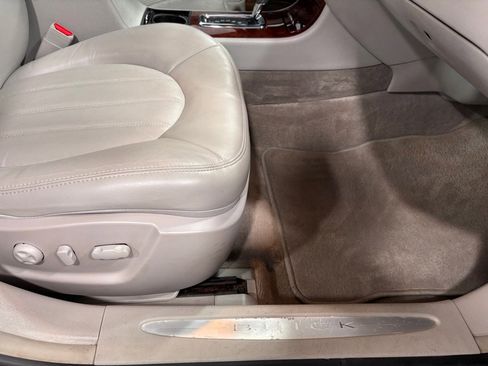 Used 2009 Buick Lucerne CXL w/ Driver Confidence Package image 18