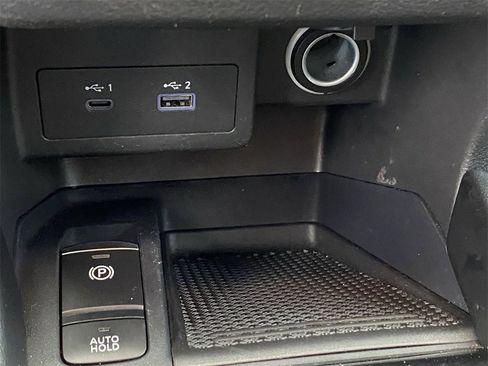 Certified 2023 Nissan Kicks SR image 25