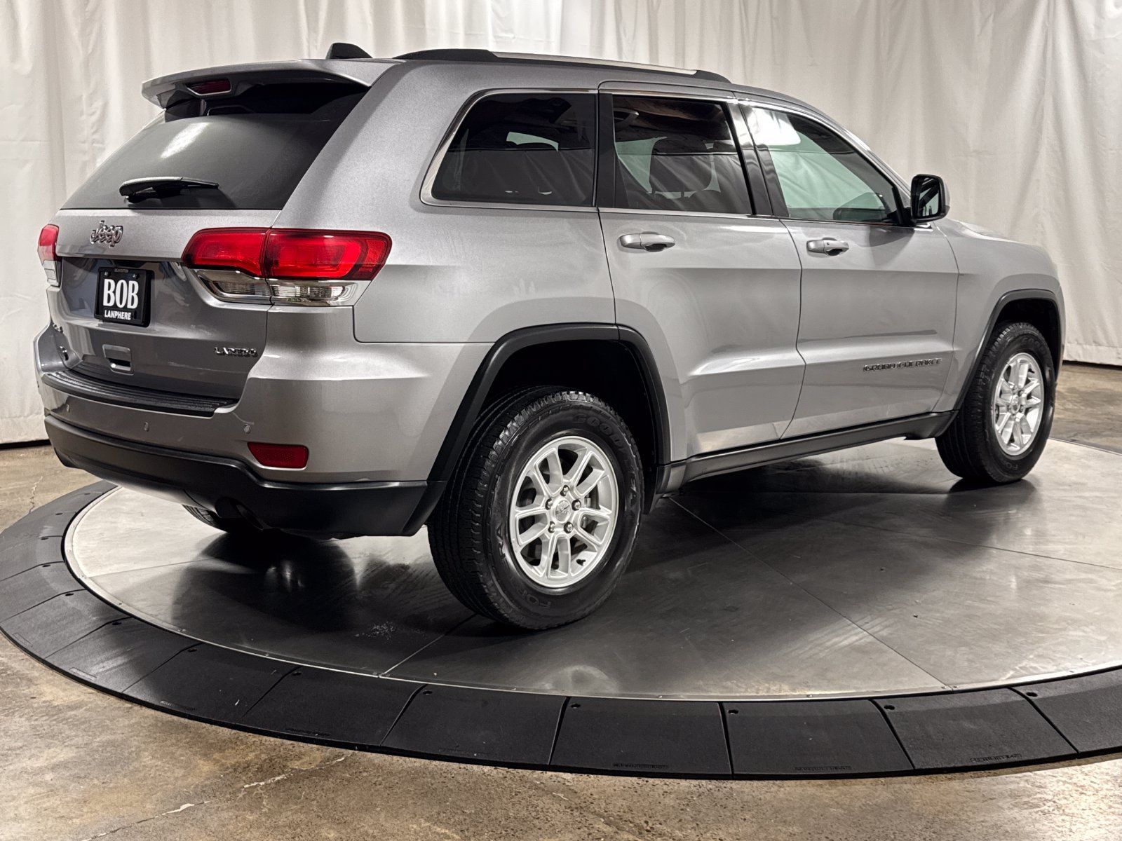 Used 2020 Jeep Grand Cherokee Laredo AWD/4WD image 10