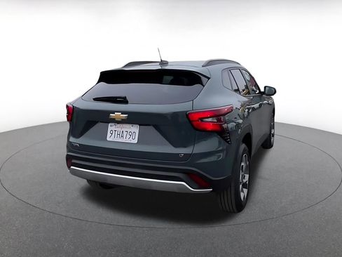 Used 2025 Chevrolet Trax LT w/ LT Convenience Package image 14