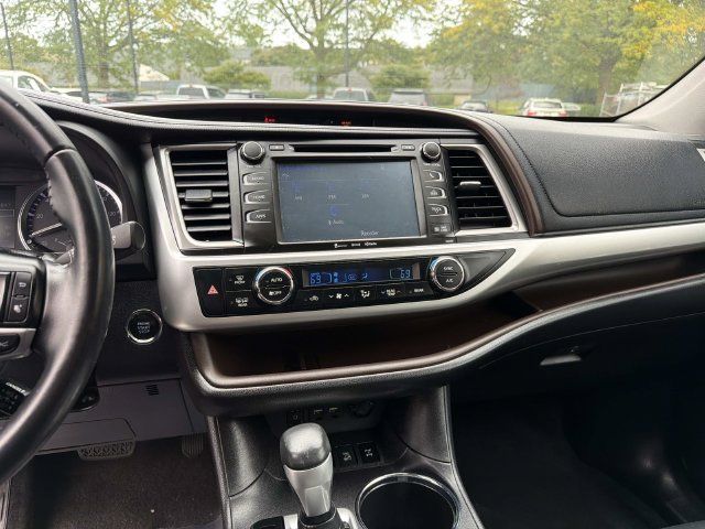 Used 2019 Toyota Highlander XLE AWD/4WD image 24