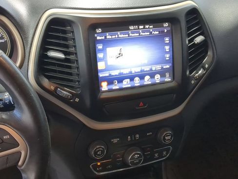Used 2016 Jeep Cherokee Limited w/ Luxury Group AWD/4WD image 34