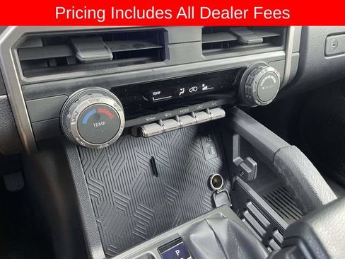 Used 2025 Toyota 4Runner SR5 AWD/4WD image 33