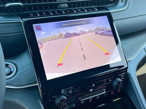 New 2025 Jeep Grand Cherokee Limited w/ Black Appearance Package image 14