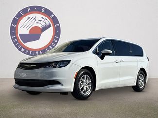 Used 2022 Chrysler Voyager LX video 2