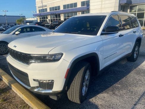 Used 2023 Jeep Grand Cherokee L Limited image 3