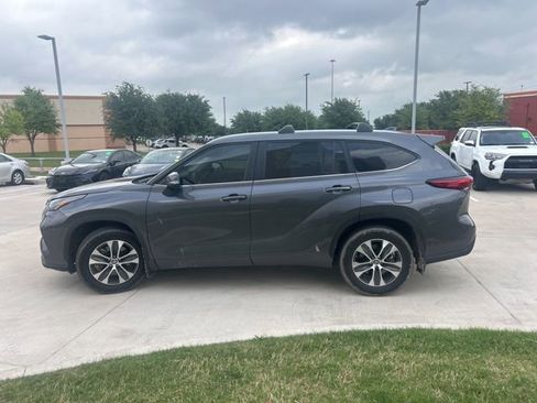 Used 2023 Toyota Highlander XLE FWD image 7