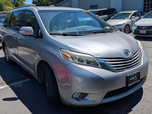 Used 2015 Toyota Sienna Limited Premium AWD/4WD image 6