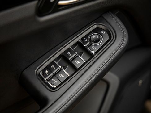 Certified 2023 Porsche Macan Turbo image 24