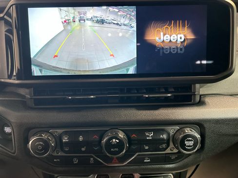 Used 2024 Jeep Wrangler Unlimited Sport AWD/4WD image 5