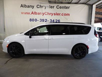 Certified 2025 Chrysler Pacifica Limited