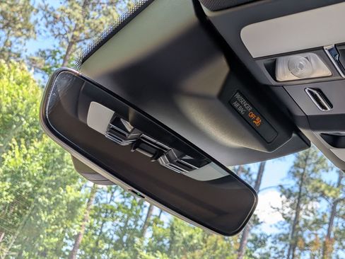 Certified 2025 Porsche Macan Turbo AWD/4WD image 19