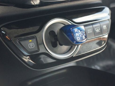 Used 2021 Toyota Prius Prime XLE image 12