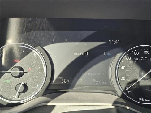 Used 2023 Toyota Sienna Limited image 23