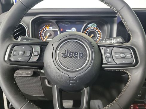 Used 2025 Jeep Wrangler Unlimited Rubicon AWD/4WD image 15