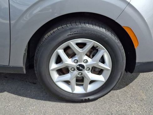 Used 2023 Kia Soul LX w/ LX Technology Package image 8