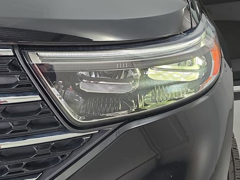 Used 2024 Ford Explorer XLT w/ Equipment Group 202A image 31