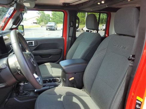 Used 2024 Jeep Wrangler Unlimited Sahara AWD/4WD image 5