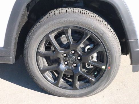 New 2026 Jeep Compass Latitude image 18