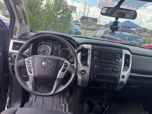 Used 2017 Nissan Titan SV RWD image 6