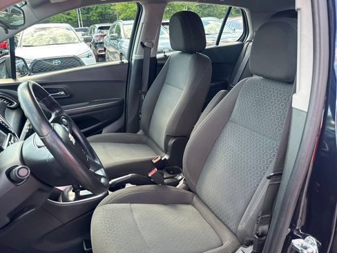 Used 2021 Chevrolet Trax LS AWD/4WD image 15