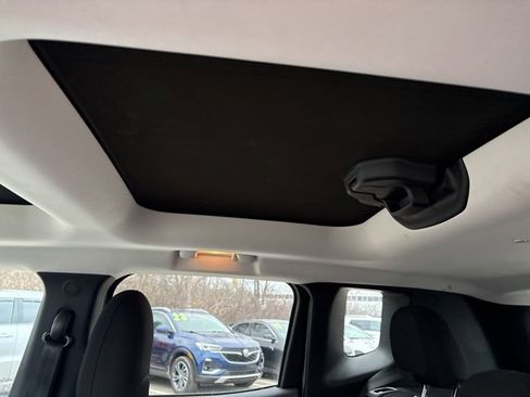 Used 2015 Jeep Renegade Latitude w/ Popular Equipment Group image 20