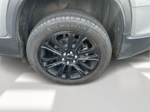 Used 2023 GMC Acadia SLT w/ Elevation Edition image 6