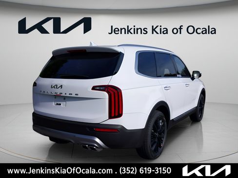 Used 2022 Kia Telluride SX w/ Towing Package FWD image 4