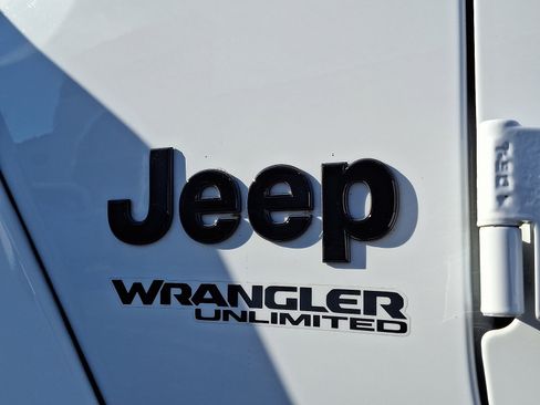 Certified 2021 Jeep Wrangler Unlimited Sahara image 31