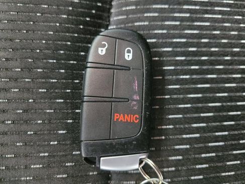 Used 2018 Dodge Journey SE w/ Blacktop Package image 32