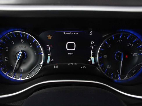 New 2025 Chrysler Pacifica Select AWD/4WD image 34