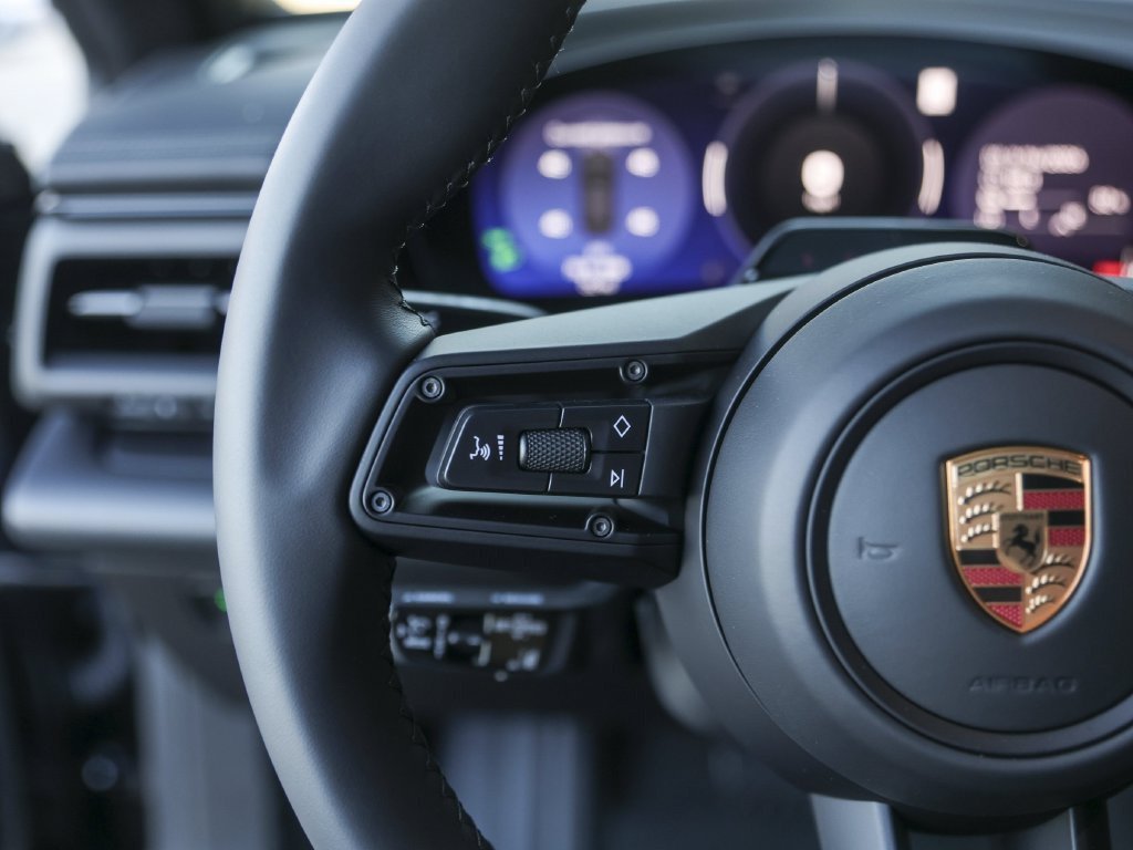 Certified 2026 Porsche Macan Electric RWD image 21