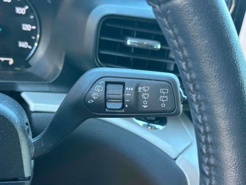 Used 2023 Ford Explorer XLT AWD/4WD image 24