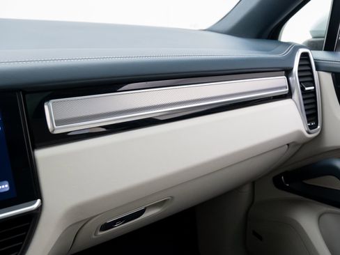 Certified 2023 Porsche Cayenne S image 27