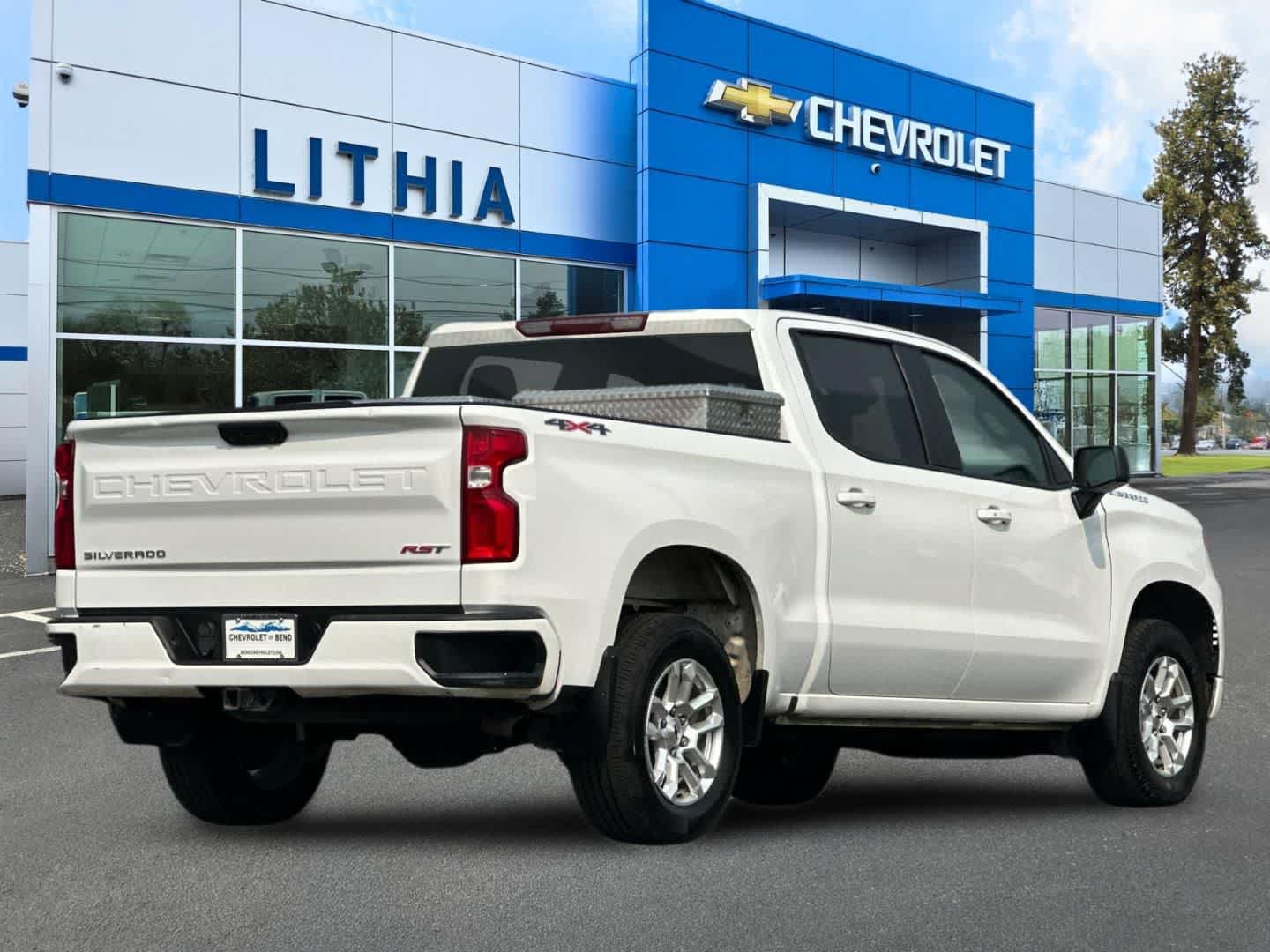 Used 2023 Chevrolet Silverado 1500 RST AWD/4WD image 2