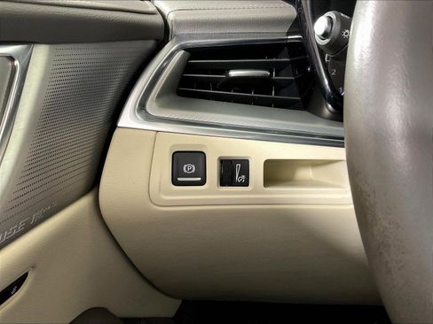Used 2023 Cadillac XT5 Premium Luxury w/ LPO, Floor Liner Package FWD image 15