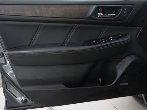 Used 2019 Subaru Outback 2.5i Limited w/ Popular Package #2 image 17