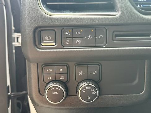 Used 2022 Chevrolet Tahoe RST w/ Luxury Package AWD/4WD image 24
