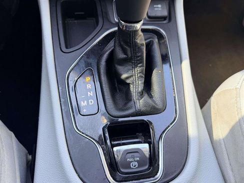 Used 2019 Jeep Cherokee Limited FWD image 33