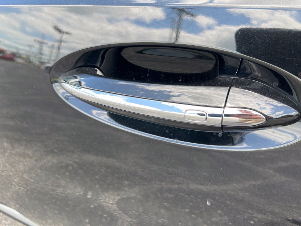 Used 2023 Buick Envision Avenir FWD image 5