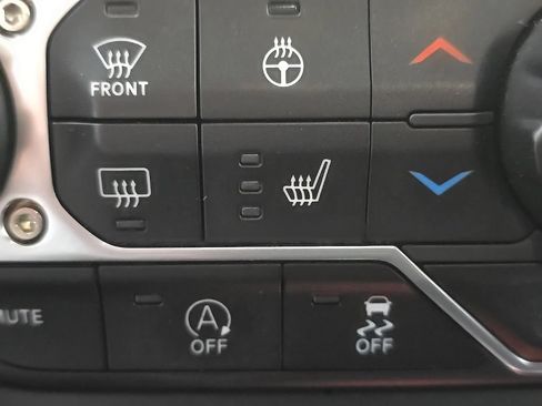 Used 2019 Jeep Wrangler Unlimited Sahara w/ Uconnect 4C Nav & Sound Group AWD/4WD image 26