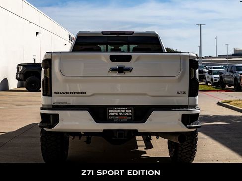 Used 2022 Chevrolet Silverado 2500 LTZ w/ LTZ Plus Package image 8