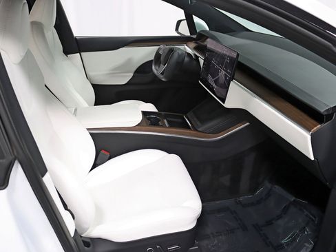 Used 2023 Tesla Model X AWD/4WD image 34